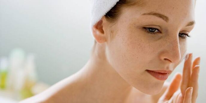 Penggunaan minyak pati secara tetap untuk melembapkan kulit muka